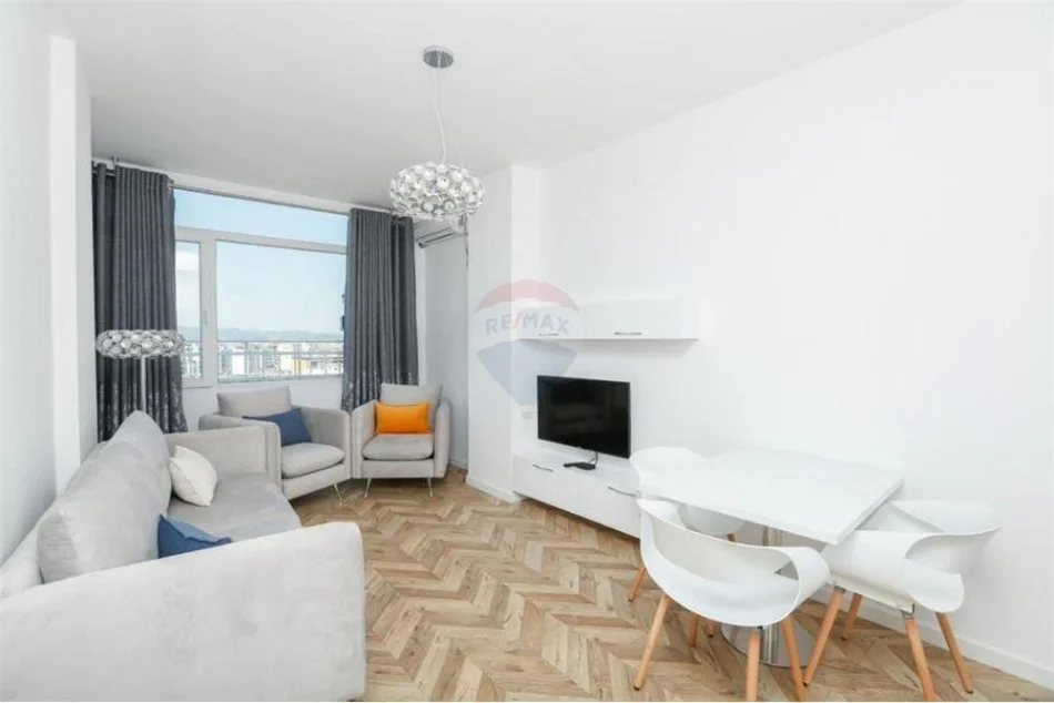 Tirane, jepet me qera 2+1+Ballkon Kati 10, 90 m² 750 € (petronini)