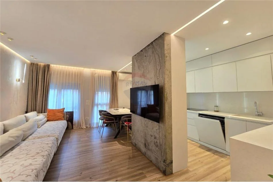 Tirane, jepet me qera apartament 2+1+Ballkon Kati 5, 97 m² 1.000 € (Rruga Serecave)