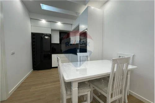 Tirane, jepet me qera apartament 1+1+Ballkon Kati 2, 55 m² 550 € (Kopshti Botanik)