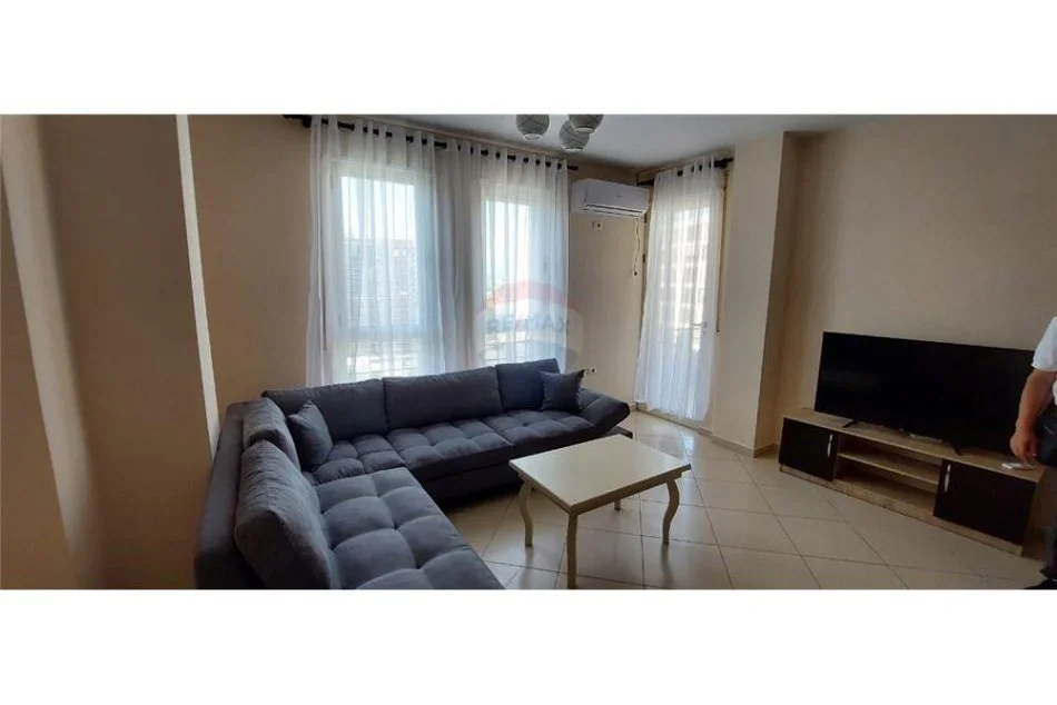 Tirane, jepet me qera apartament 2+1+Ballkon Kati 6, 85 m² 550 € (Don Bosko)