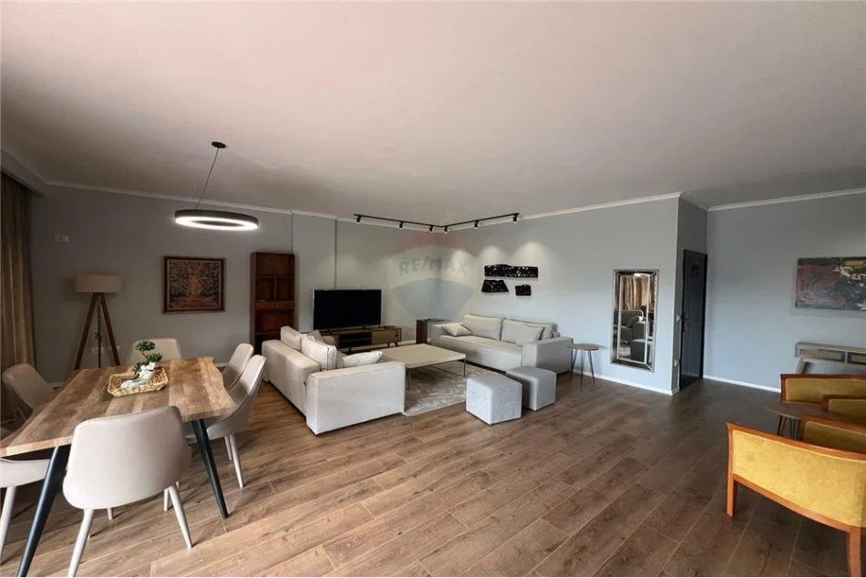 Tirane, jepet me qera apartament 2+1+Ballkon Kati 6, 135 m² 900 € (donbosko)