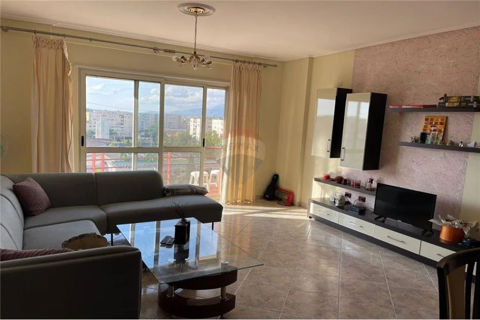 Tirane, jepet me qera apartament 2+1+Ballkon Kati 8, 114 m² 600 € (don bosko)