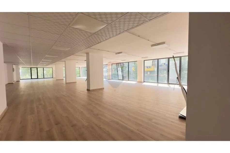 Tirane, jepet me qera ambjent biznesi Kati 1, 485 m² (rruga e dibres)