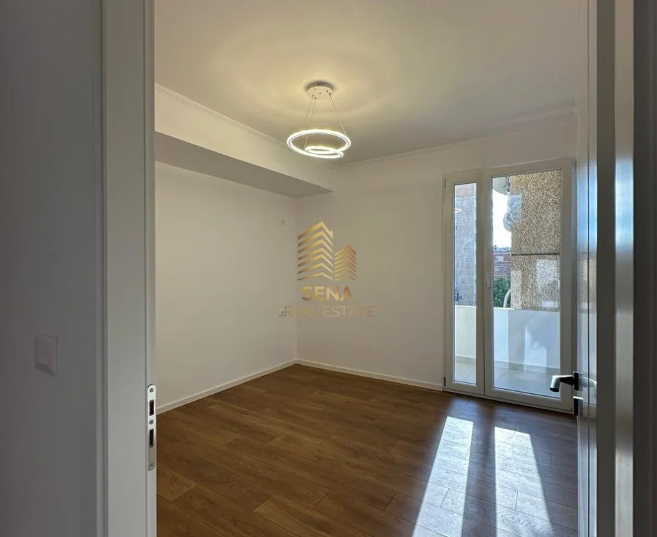 Tirane, shitet apartament 2+1+Ballkon Kati 4, 65 m² 118.000 € (Porcelan)