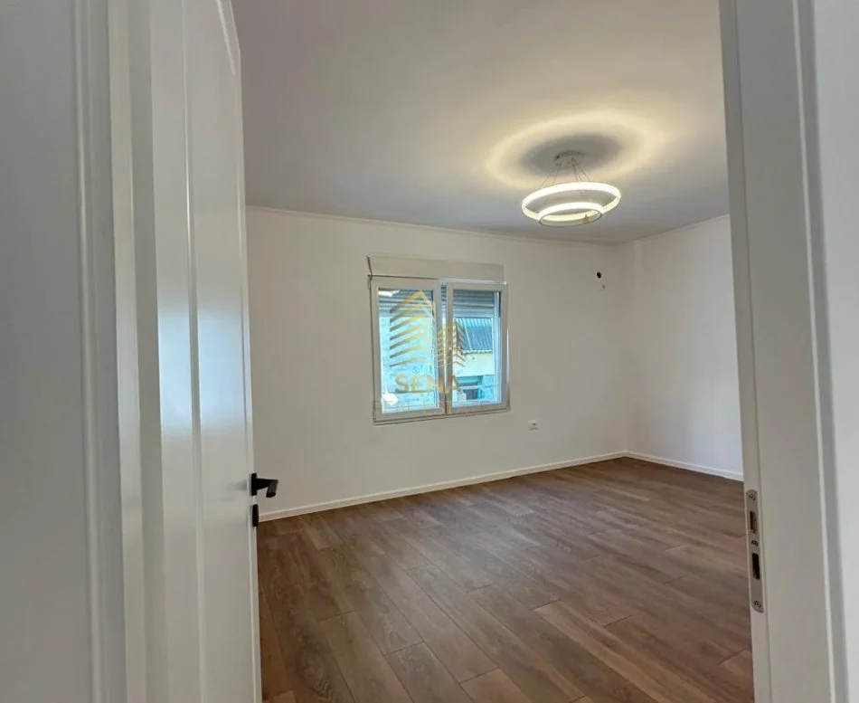 Tirane, shitet apartament 2+1+Ballkon Kati 4, 65 m² 118.000 € (Porcelan)
