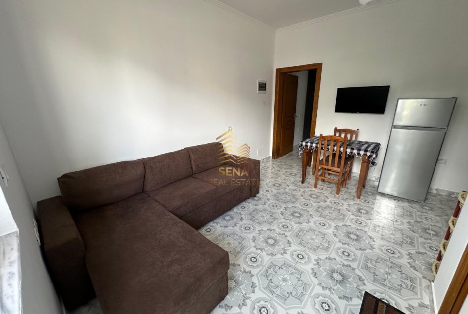 Tirane, jepet me qera shtepi 1+1 Kati 1, 60 m² 380 € (Rruga Lluk Kacaj)