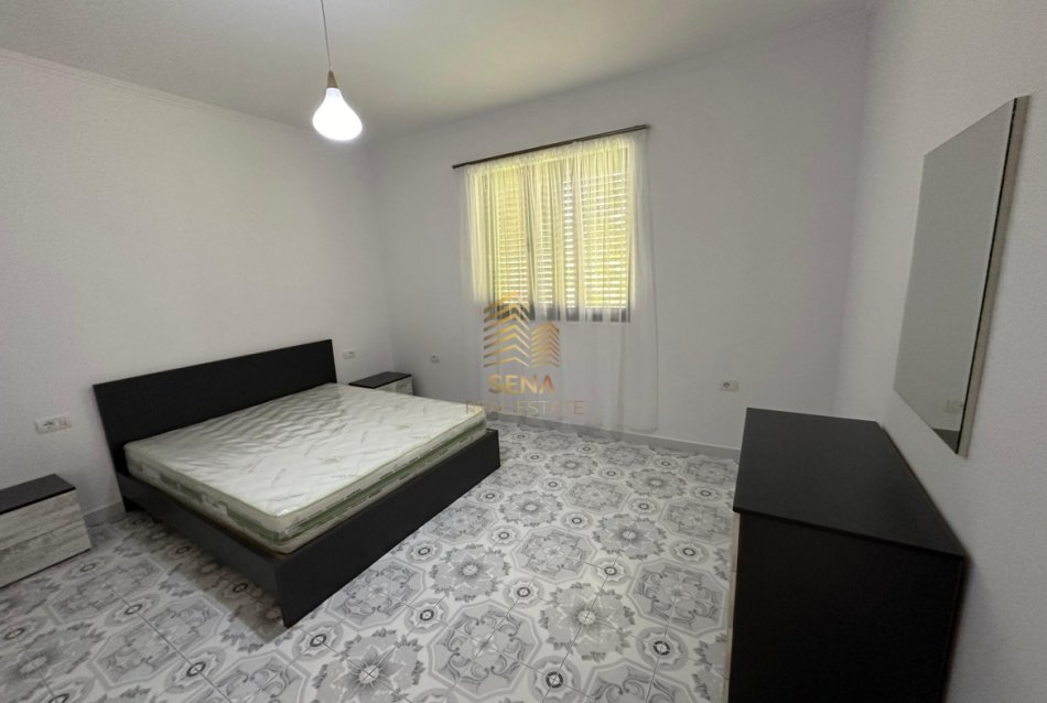 Tirane, jepet me qera shtepi 1+1 Kati 1, 60 m² 380 € (Rruga Lluk Kacaj)