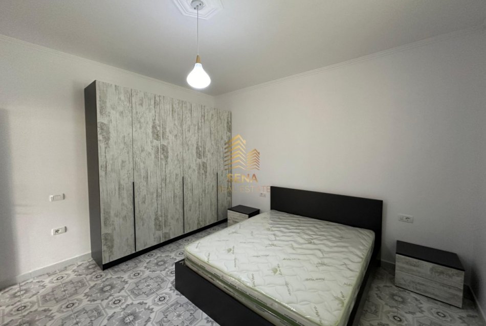 Tirane, jepet me qera shtepi 1+1 Kati 1, 60 m² 380 € (Rruga Lluk Kacaj)