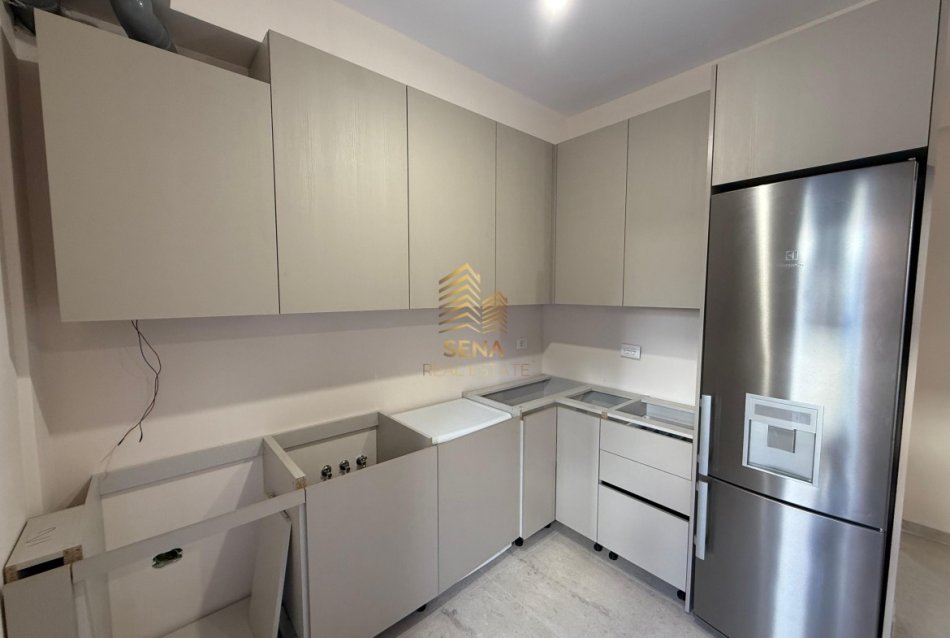Tirane, jepet me qera Vile 1+1+Ballkon Kati 1, 60 m² 550 € (Komune, Rruga Robert Shvarc)