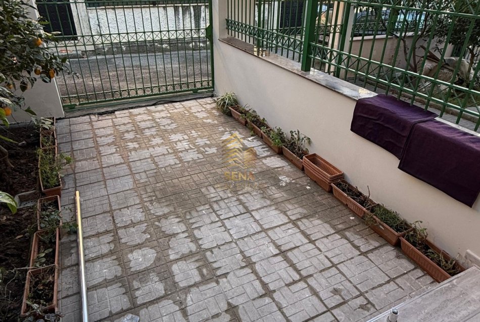 Tirane, jepet me qera Vile 1+1+Ballkon Kati 1, 65 m² 650 € (Rruga Robert Shvarc)