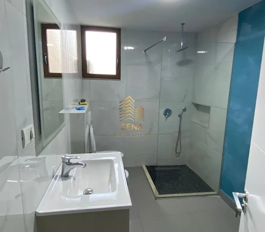 Tirane, jepet me qera apartament 1+1+Ballkon Kati 2, 68 m² 500 € (Rruga Ali Demi)