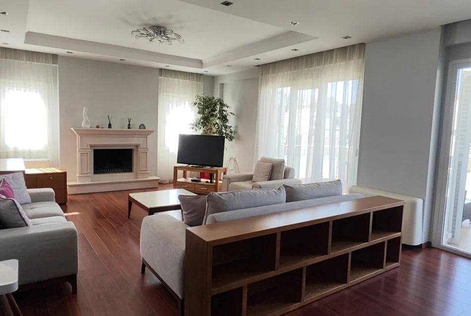 Tirane, jepet me qera apartament 3+1 Kati 2, 185 m² 1.500 € (Rruga Haki Shehu)
