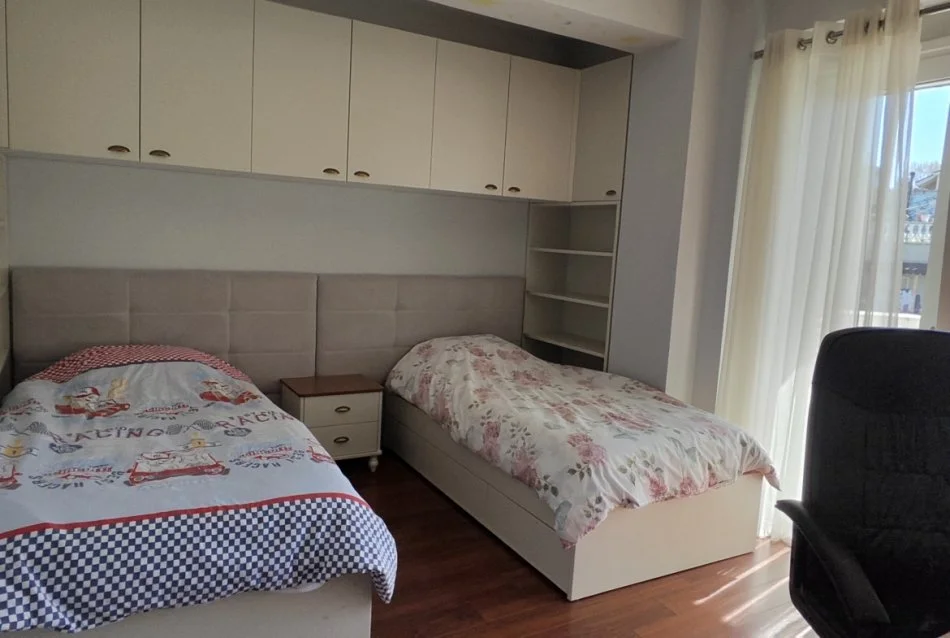 Tirane, jepet me qera apartament 3+1 Kati 2, 185 m² 1.500 € (Rruga Haki Shehu)