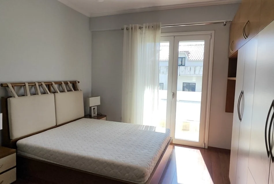 Tirane, jepet me qera apartament 3+1 Kati 2, 185 m² 1.500 € (Rruga Haki Shehu)