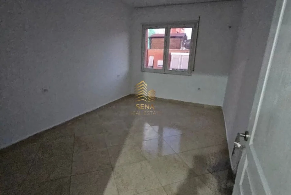 Tirane, jepet me qera apartament 1+1+Ballkon Kati 8, 65 m² 400 € (Yzberisht, Golden Park)