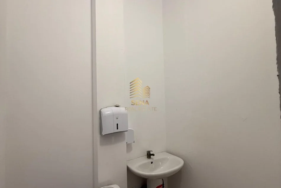 Tirane, jepet me qera ambjent biznesi Kati 2, 124 m² 950 € (21 Dhjetori, Rruga Muhamed Gjollesha)