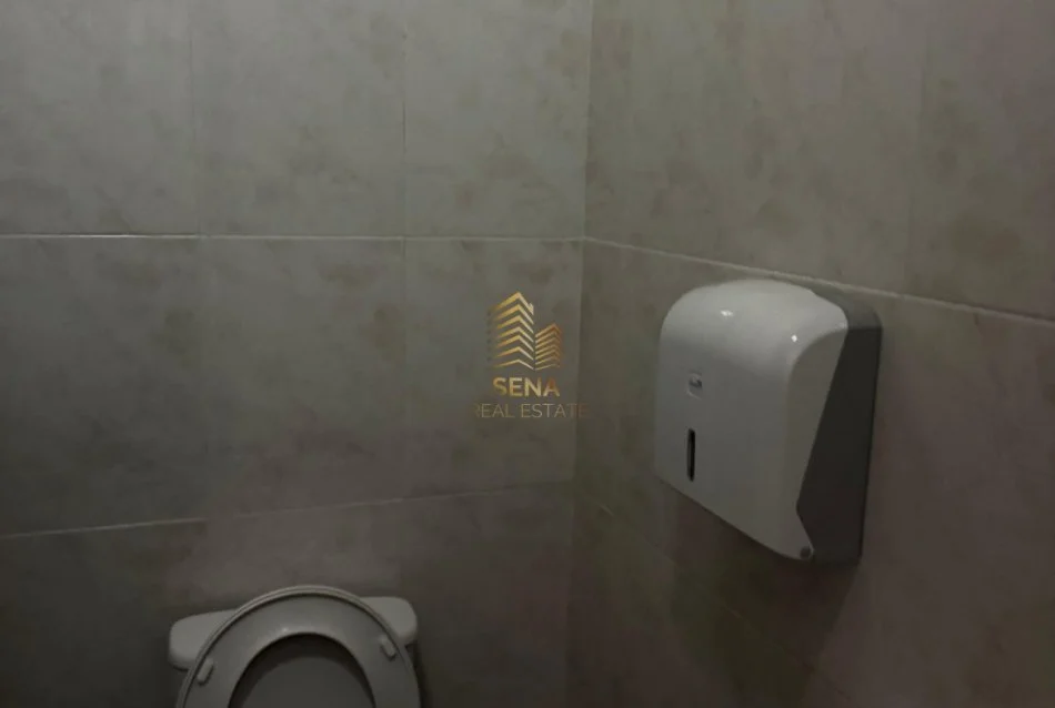 Tirane, jepet me qera ambjent biznesi Kati 2, 124 m² 950 € (21 Dhjetori, Rruga Muhamed Gjollesha)