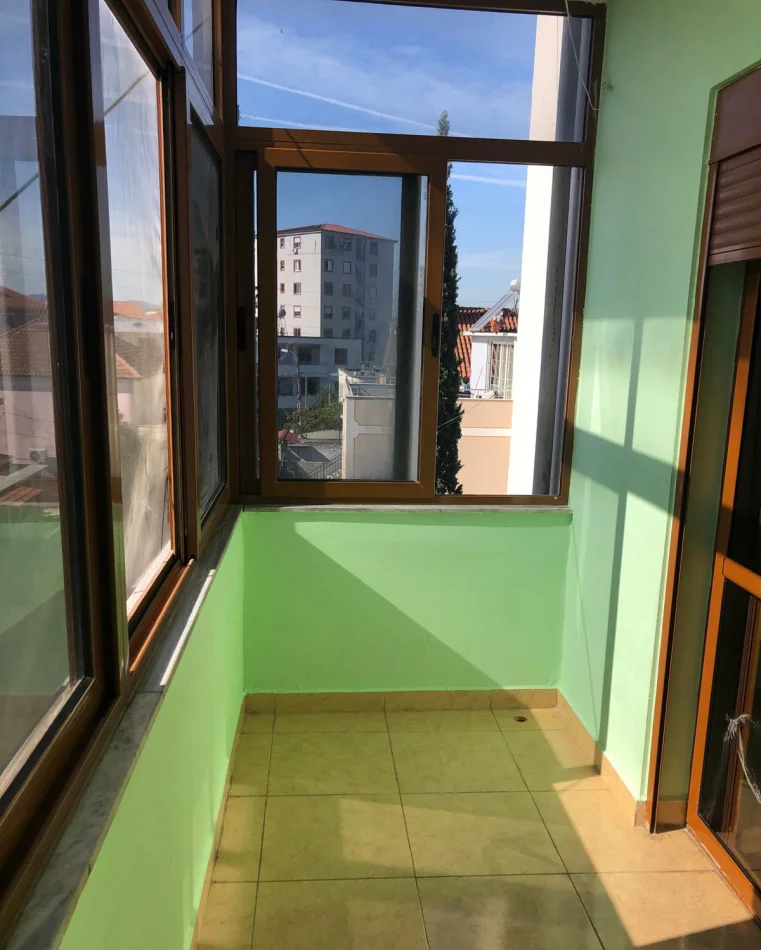 Tirane, jepet me qera apartament 2+1+Aneks+Ballkon Kati 3, 120 m² 400 € (Jordan Misja)
