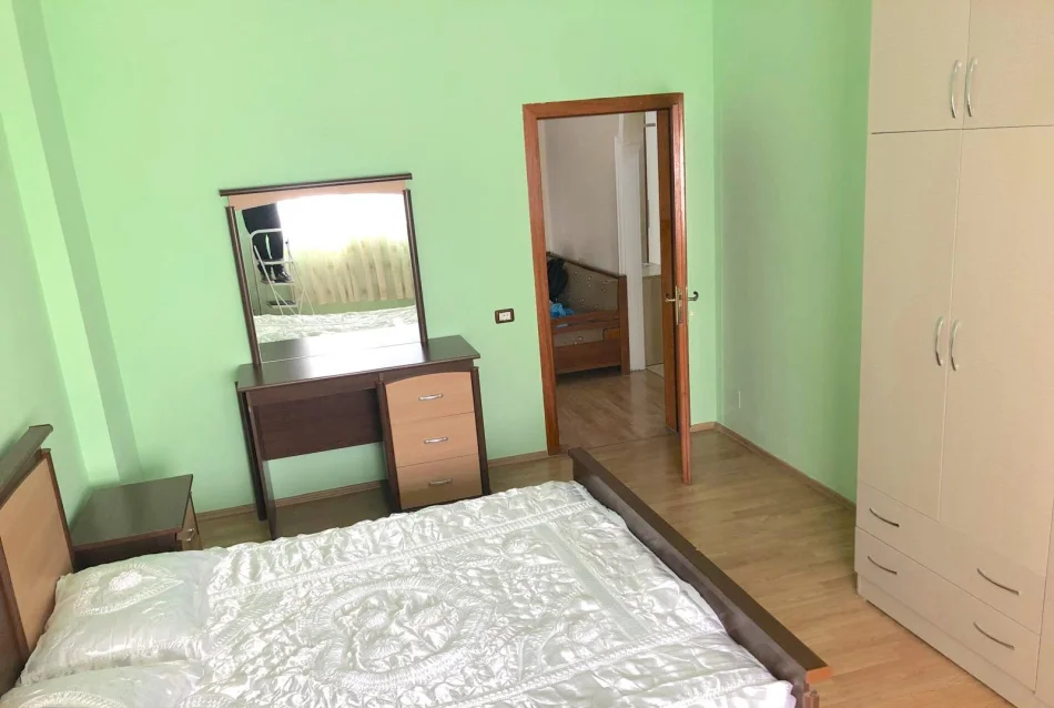Tirane, jepet me qera apartament 2+1+Aneks+Ballkon Kati 3, 120 m² 400 € (Jordan Misja)
