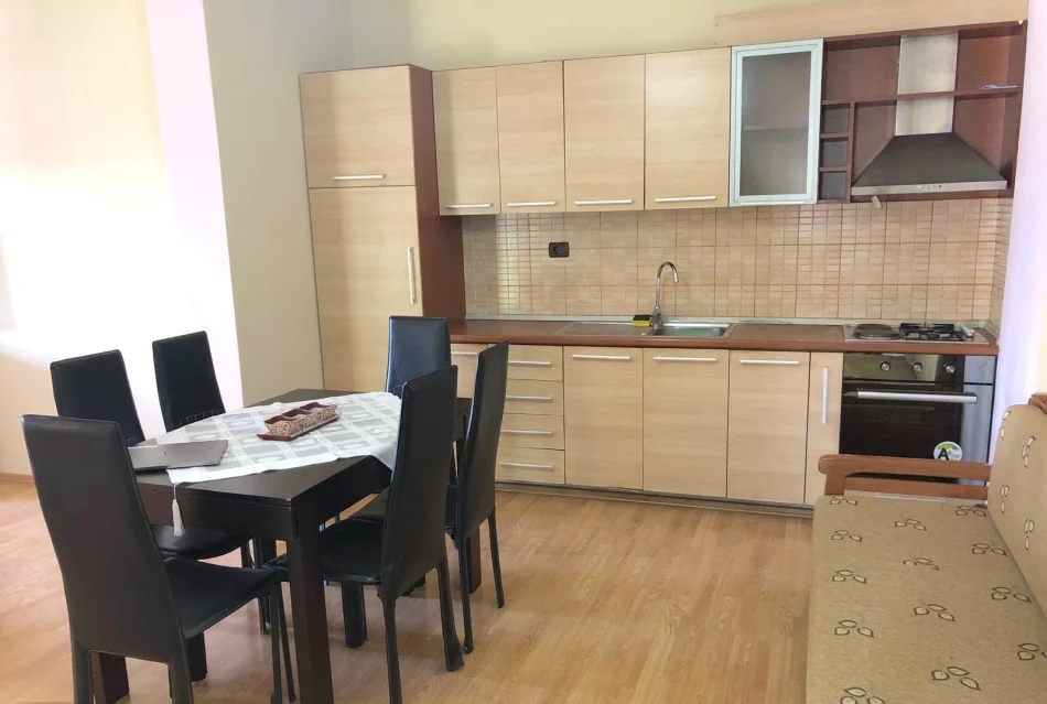 Tirane, jepet me qera apartament 2+1+Aneks+Ballkon Kati 3, 120 m² 400 € (Jordan Misja)