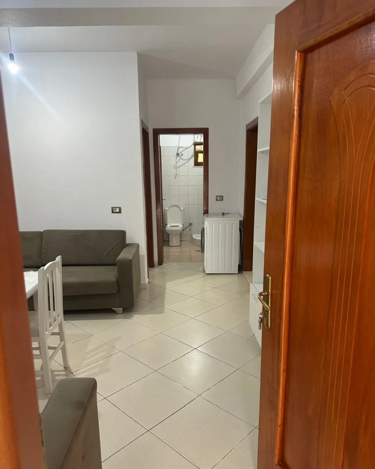 Tirane, jepet me qera apartament 1+1 Kati 3, 60 m² (Rruga Myslym Keta)