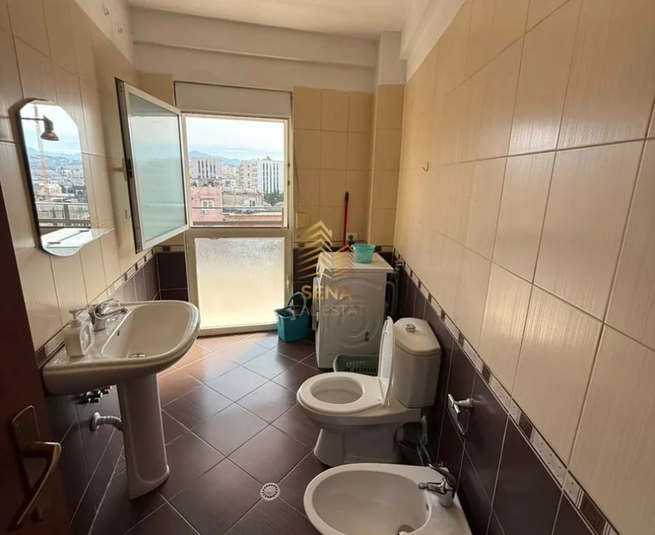 Tirane, jepet me qera apartament 2+1+Ballkon Kati 6, 110 m² 500 € (Oxhaku, Rruga Kongresi i Manastirit)