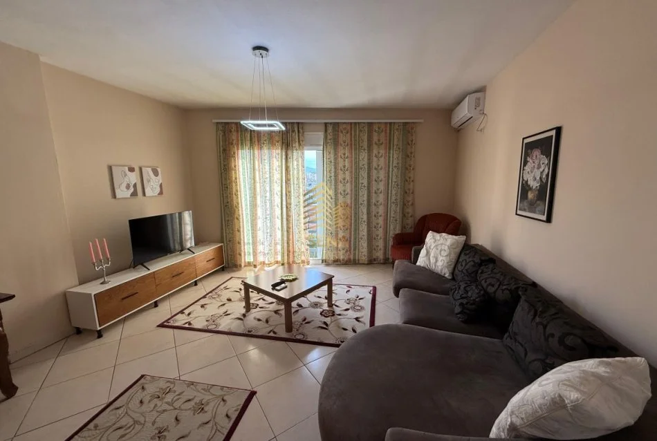 Tirane, jepet me qera apartament 2+1+Ballkon Kati 6, 110 m² 500 € (Oxhaku, Rruga Kongresi i Manastirit)