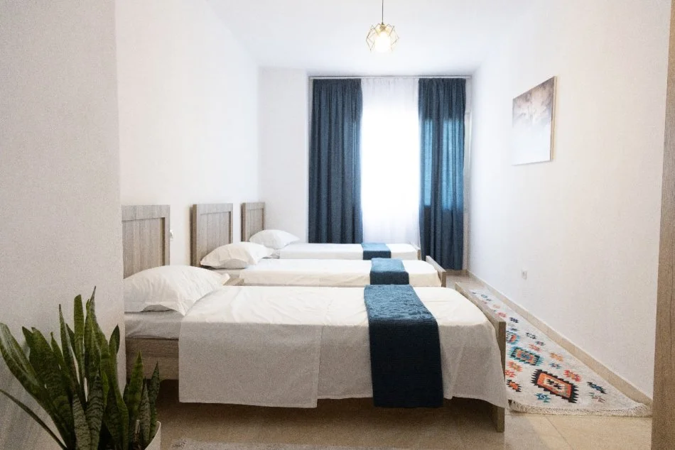 Durres Plazh, jepet me qera apartament 2+1+Ballkon Kati 3, 95 m² 700 € (Rruga Andon Boshnjaku)