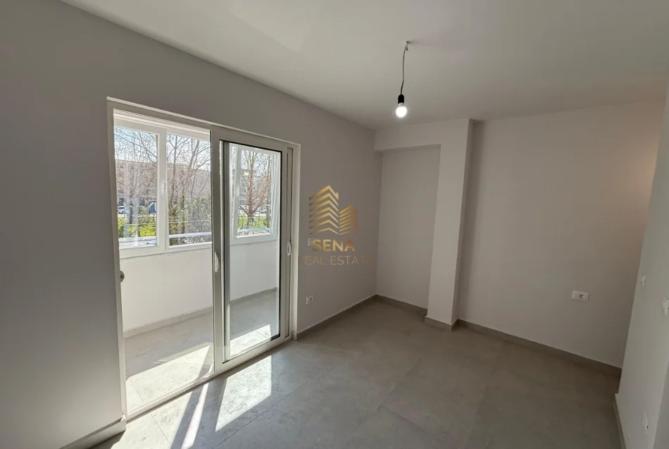 Tirane, jepet me qera ambjent biznesi Kati 2, 103 m² 1.300 € (Rruga Sitki Cico, prane Bulevardit Zhan D’Ark)