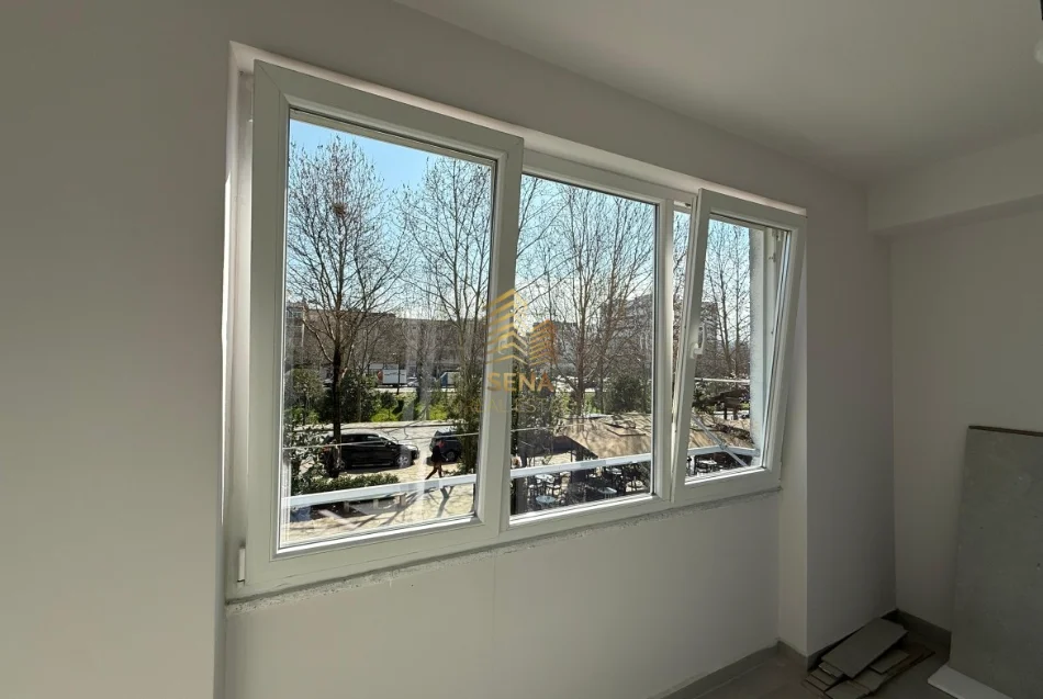 Tirane, jepet me qera ambjent biznesi Kati 2, 103 m² 1.300 € (Rruga Sitki Cico, prane Bulevardit Zhan D’Ark)