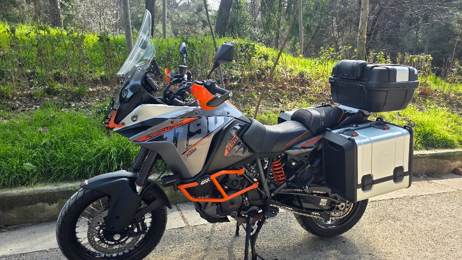 Tirane, shes Tourer KTM 1190 Adventure 2016 ABS , gri metalizato 31.000 km 11.000 €