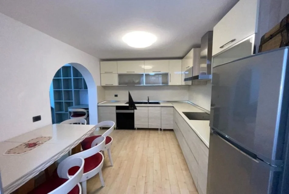 Tirane, shitet apartament 2+1+Aneks+Ballkon Kati 3, 100 m² 197.000 € (Tek Shkolla e Baletit)