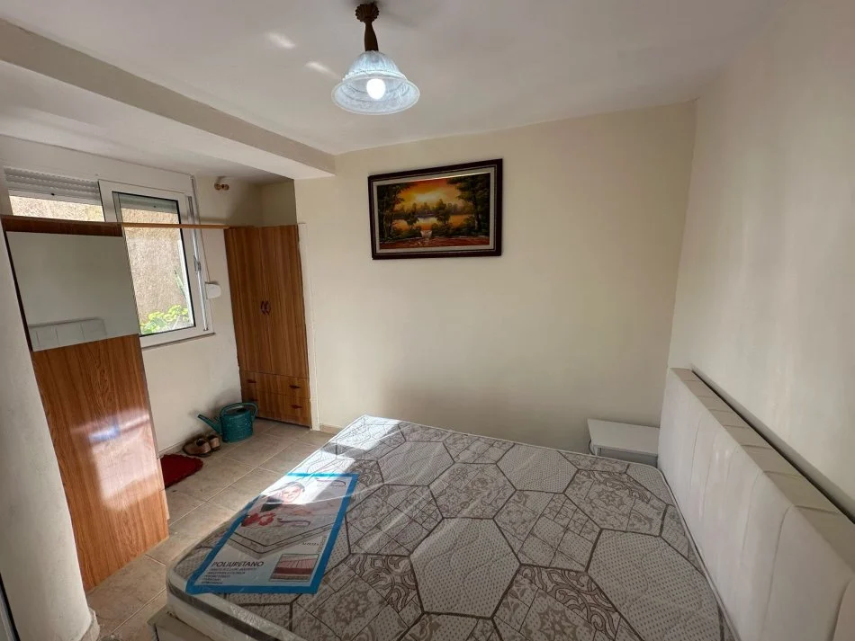 Tirane, jepet me qera apartament 1+1+Ballkon Kati 2, 66 m² 500 € (Rruga Bardhok Biba)