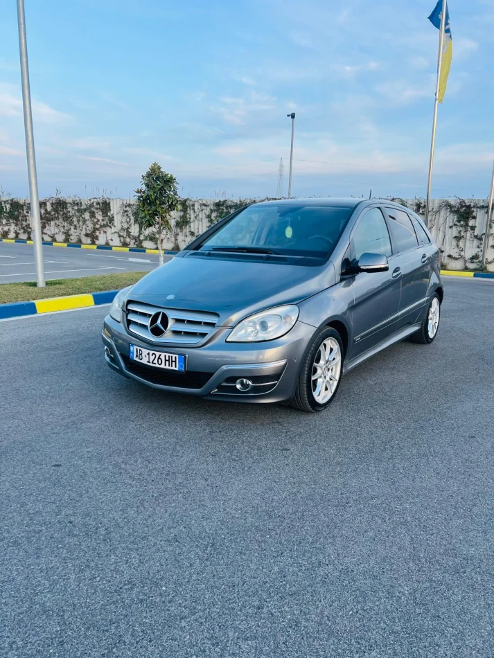 Durres, shes makine Mercedes Benz B Class Nafte, gri automatik Kondicioner 218 km 4.300 €