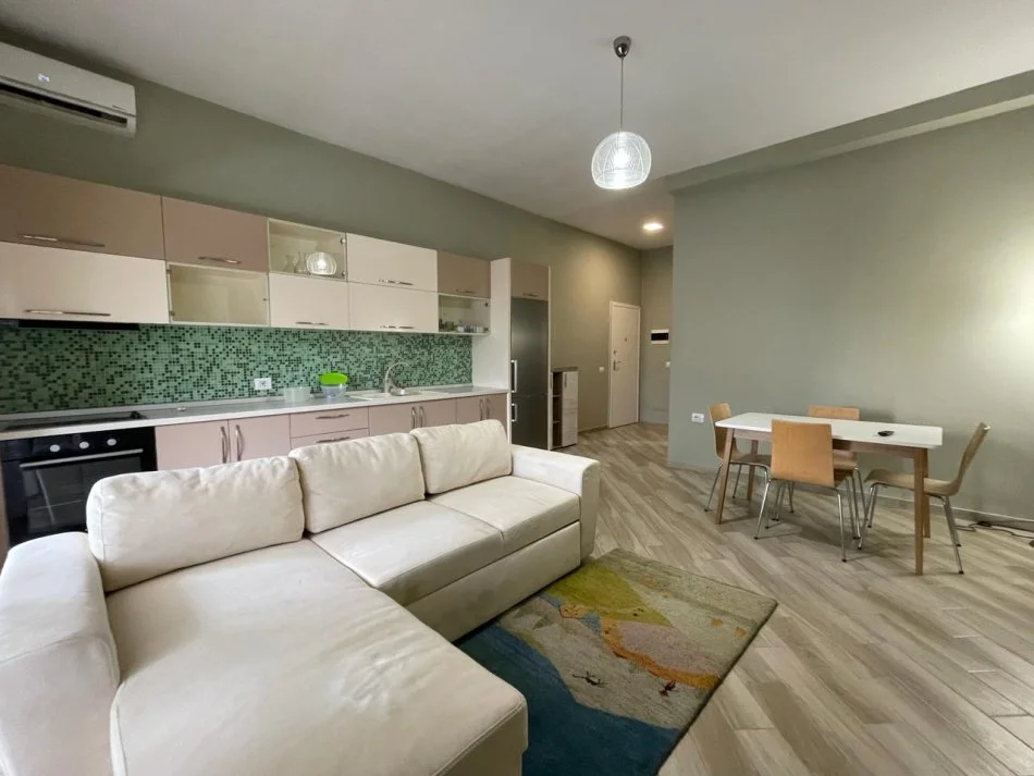 Jepet me qera apartament 1+1 mobiluar