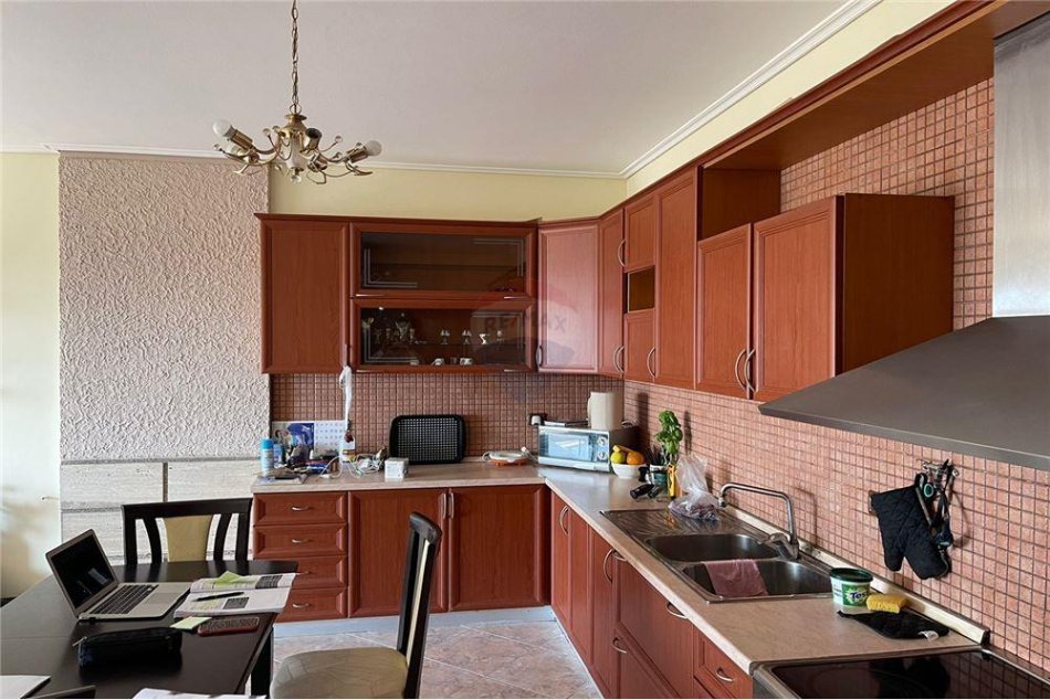 Tirane, jepet me qera apartament 2+1+Ballkon Kati 8, 114 m² 600 € (don bosko)
