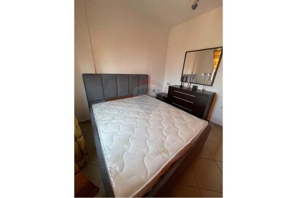 Tirane, jepet me qera apartament 1+1+Ballkon , 400 € (selvia rruga e dibres)