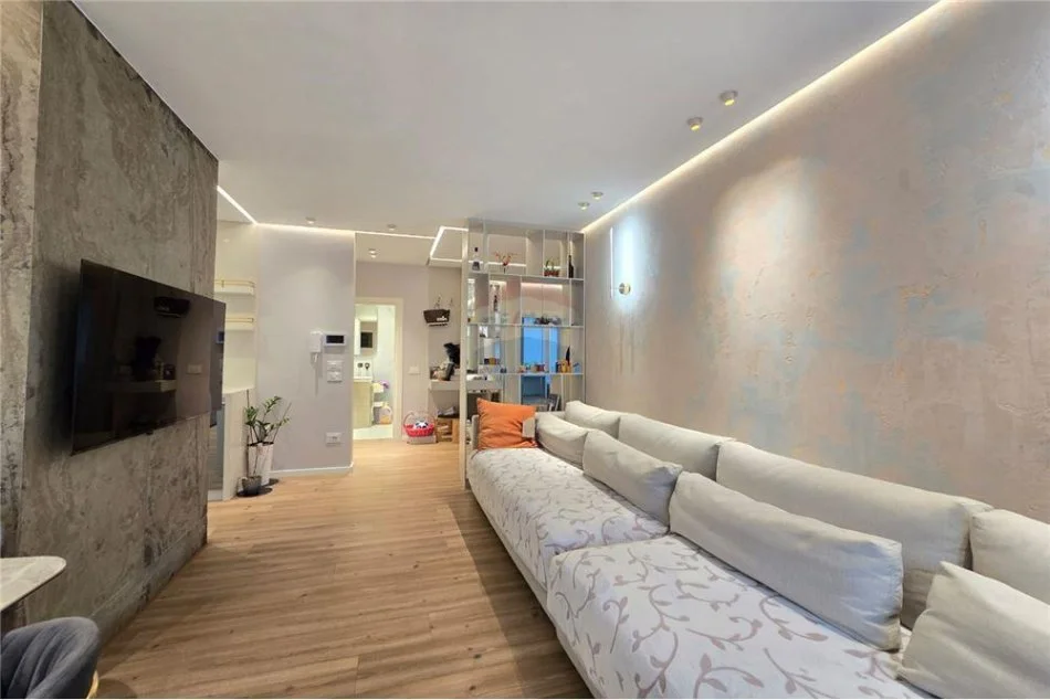Tirane, jepet me qera apartament 2+1+Ballkon Kati 5, 97 m² 1.000 € (Rruga Serecave)