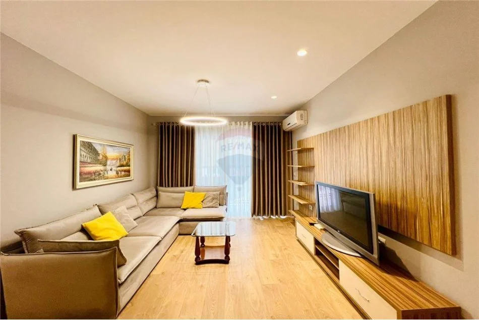 Tirane, jepet me qera apartament 2+1+Ballkon Kati 10, 90 m² 700 € (Rruga Medar Shtylla)