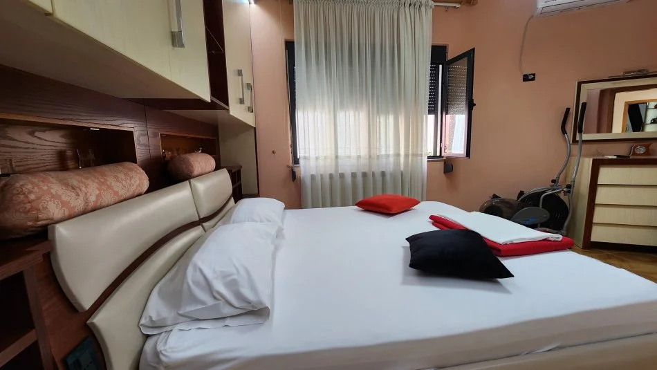 Tirane, jepet me qera apartament 1+1 Kati 2, 70 m² 500 € (Rruga e Elbasanit)
