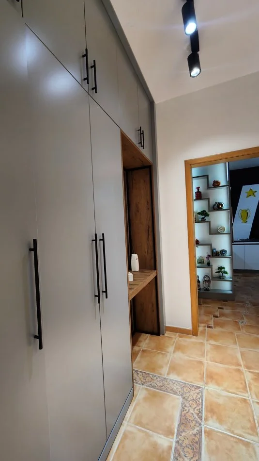 Tirane, jepet me qera apartament 1+1 Kati 2, 70 m² 500 € (Rruga e Elbasanit)