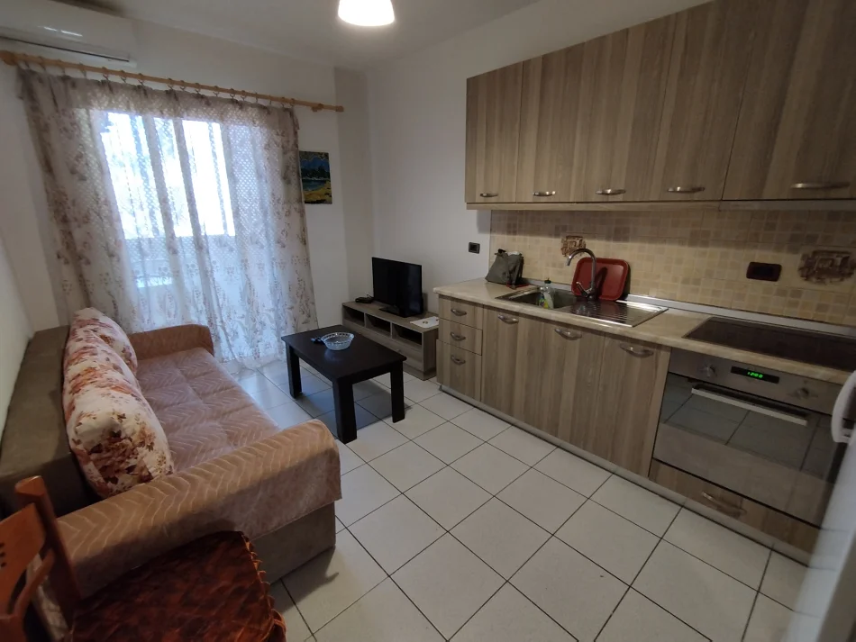 Tirane, jepet me qera apartament 1+1 Kati 3, 52 m² 350 € (Xhamlliku)