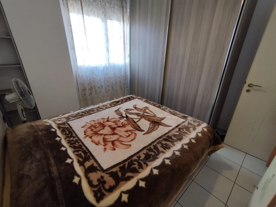 Tirane, jepet me qera apartament 1+1 Kati 3, 52 m² 350 € (Xhamlliku)