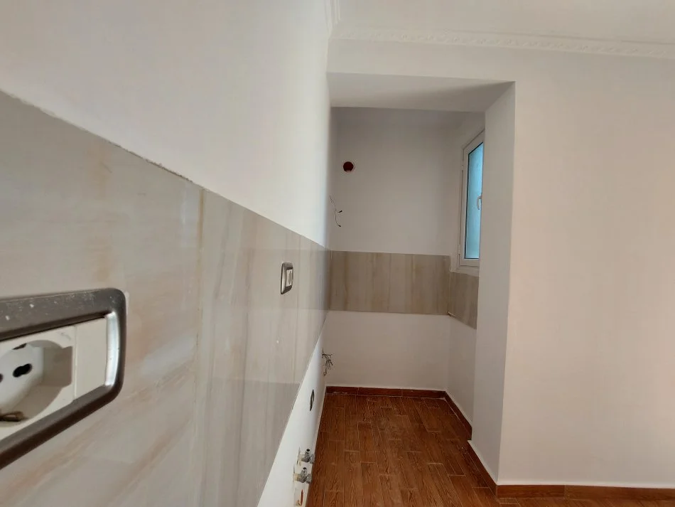 Vlore, shitet apartament 2+1+Ballkon Kati 2, 106 m² 200.000 € (Rruga Dhimitër Konomi)