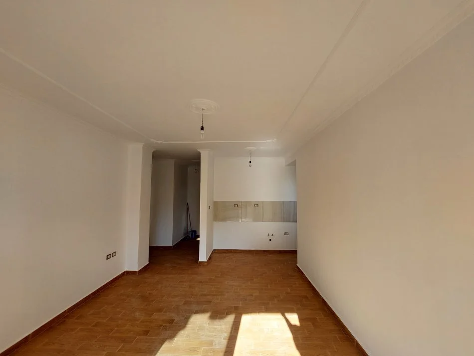 Vlore, shitet apartament 2+1+Ballkon Kati 2, 106 m² 200.000 € (Rruga Dhimitër Konomi)