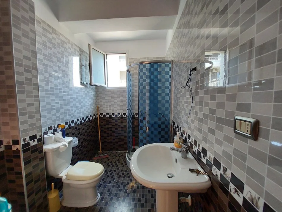 Vlore, shitet apartament 2+1+Ballkon Kati 2, 106 m² 200.000 € (Rruga Dhimitër Konomi)