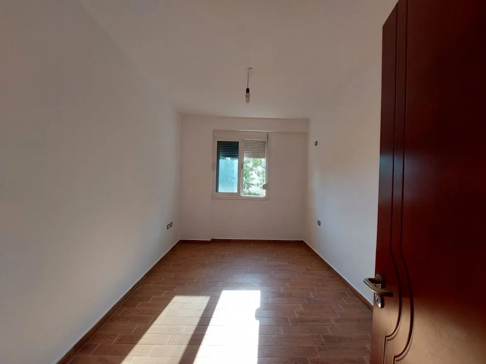 Vlore, shitet apartament 2+1+Ballkon Kati 2, 106 m² 200.000 € (Rruga Dhimitër Konomi)