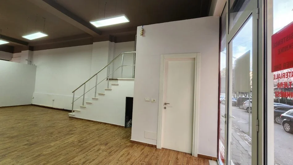 Tirane, jepet me qera dyqan Kati 0, 105 m² 850 € (Shefqet Musaraj)