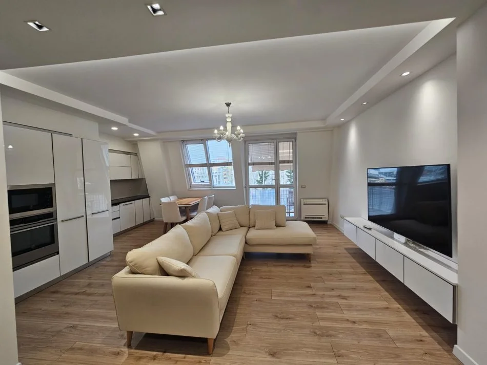 Tirane, jepet me qera apartament 2+1+Ballkon Kati 6, 1 m² 1.200 € (Faik Konica)