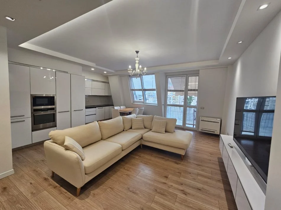 Tirane, jepet me qera apartament 2+1+Ballkon Kati 6, 1 m² 1.200 € (Faik Konica)